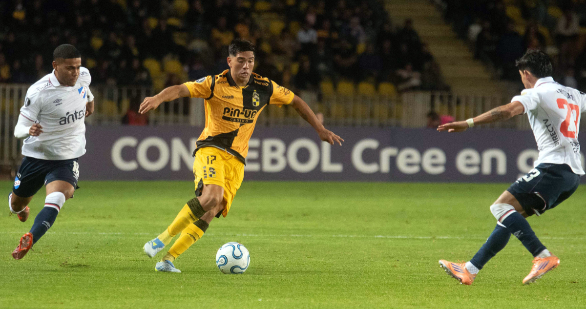 Francisco Salinas ante Nacional y lesionado por La Roja