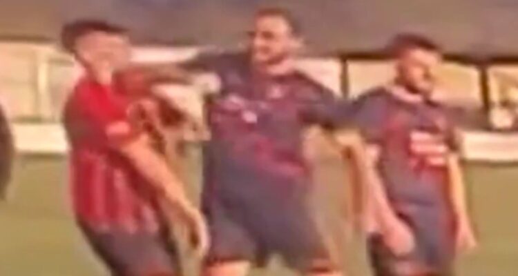 Futbolista fue condenado en Gales por brutal codazo a rival.