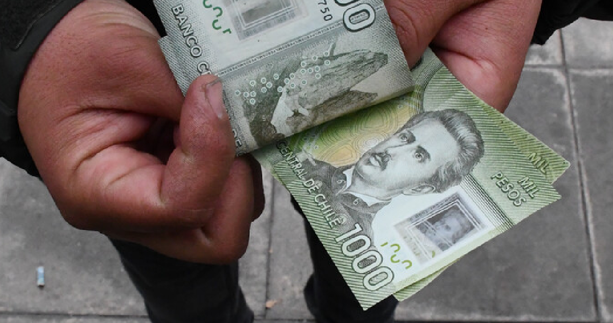 Gobierno cambia reajuste al sueldo mínimo y ahora propone alza de $14 mil