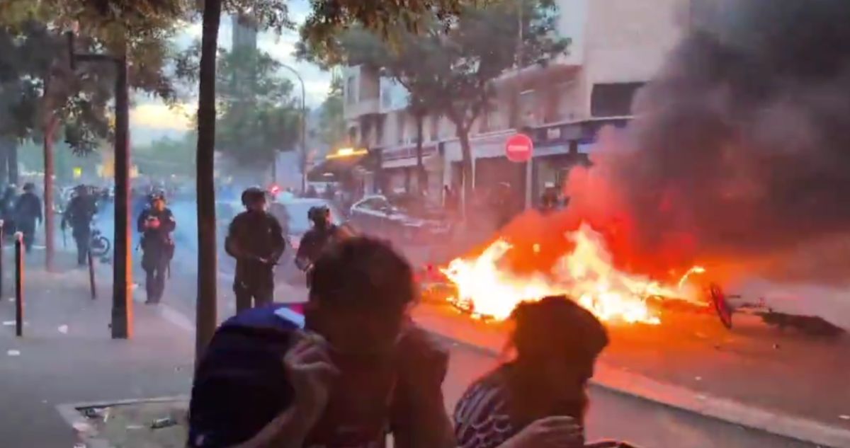 Hinchas del PSG causaron graves desmanes en París tras título del PSG en Champions League.