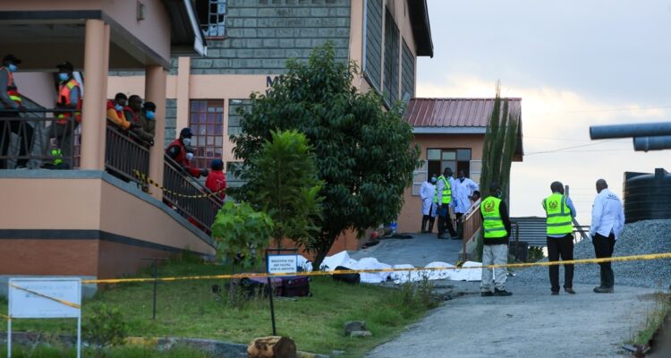 Detienen a ocho estudiantes por incendio en colegio que dejó 16 niñas muertas en Kenia