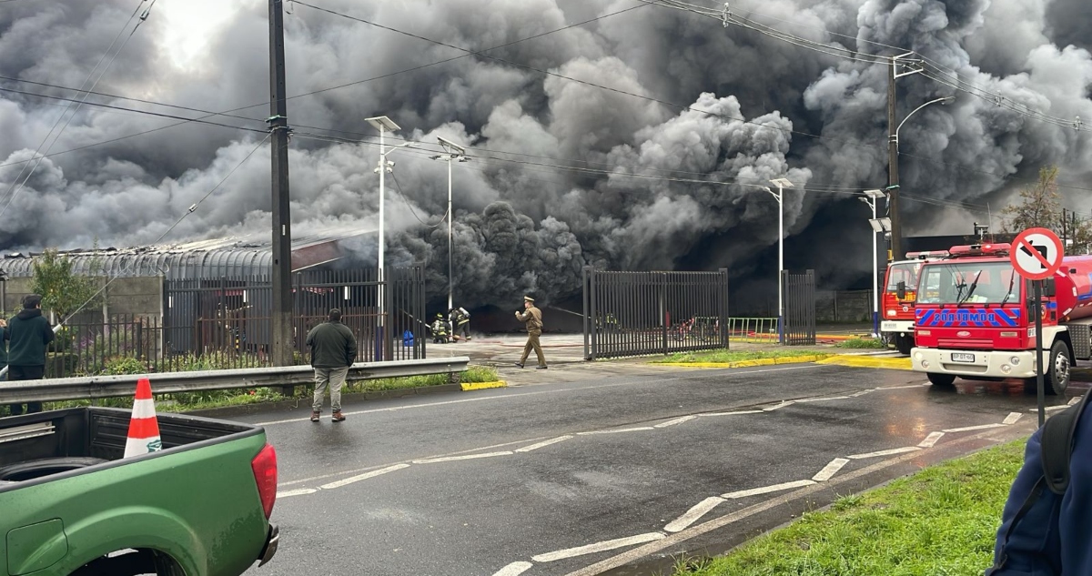 Incendio en mall chino de Pitrufquén