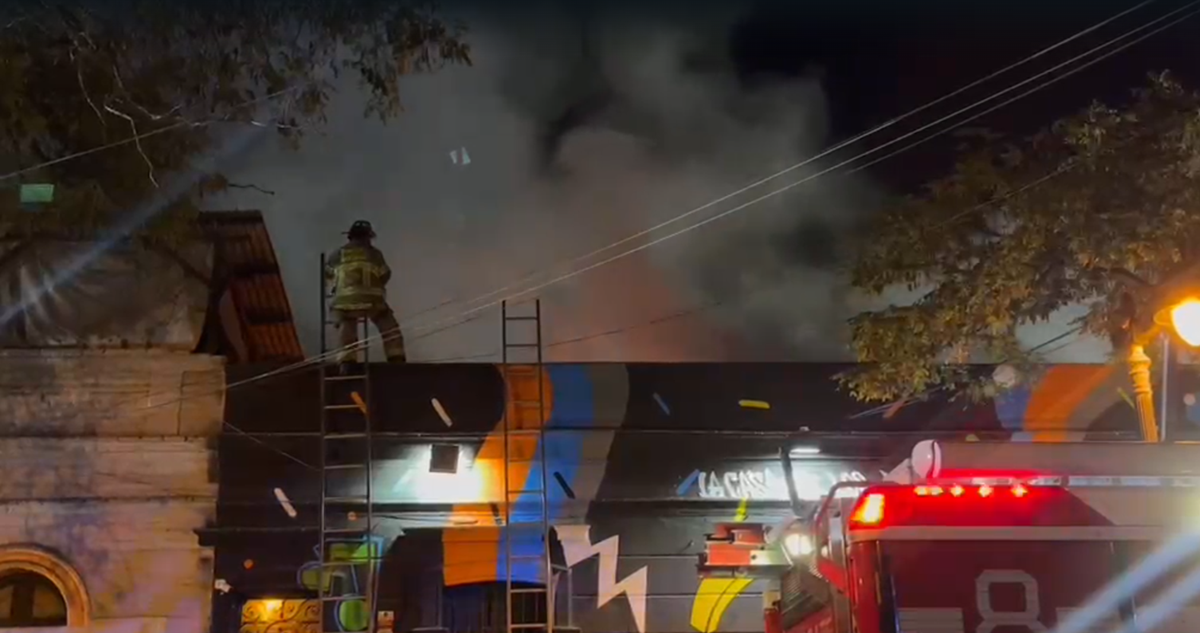 Contienen incendio en resto bar de Recoleta: estaba en funcionamiento cuando se desató el siniestro