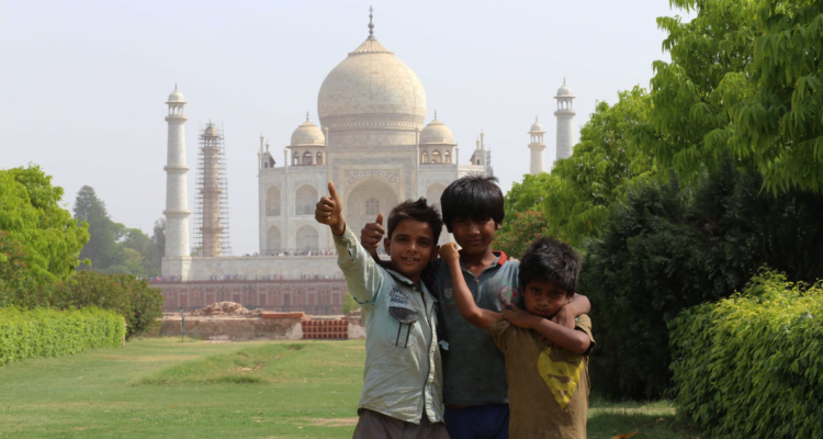 En India, el país más poblado del mundo, empezarán a pagar a quienes tengan un tercer o cuarto hijo