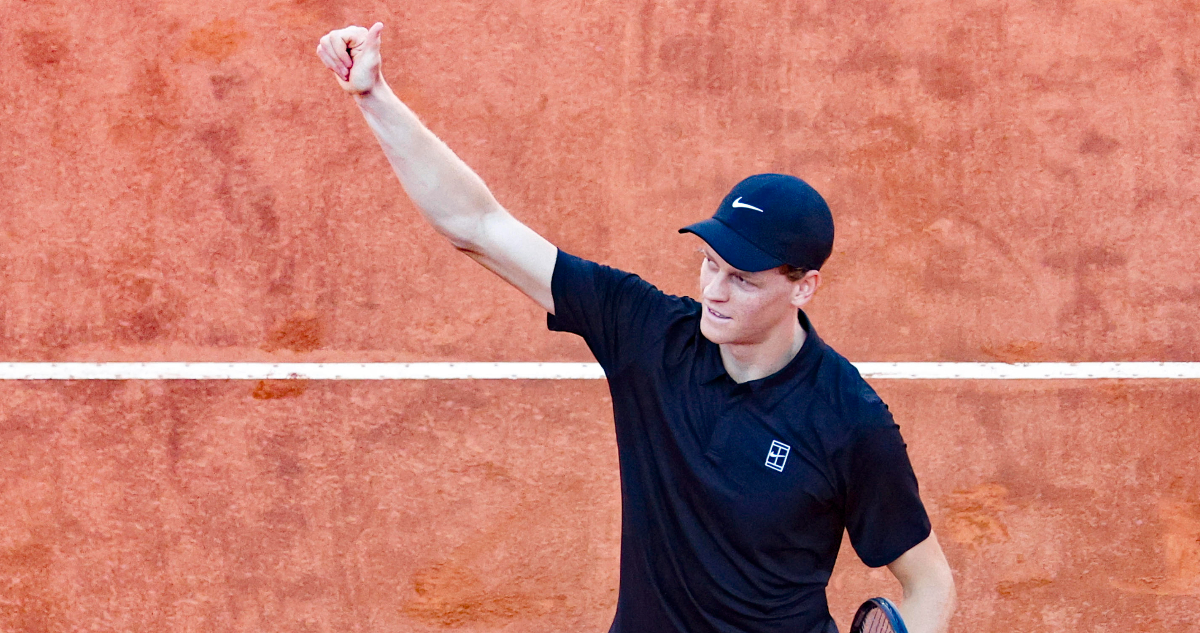 Jannik Sinner celebra ante Popyrin en Roma
