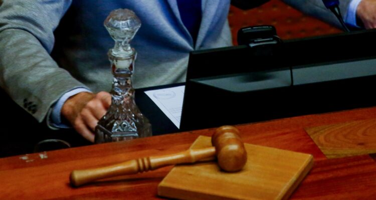 https://media.biobiochile.cl/wp-content/uploads/2026/05/juicio-empresarios-constructor-fraude-fisco-insolvencia-temuco-750x400.jpg