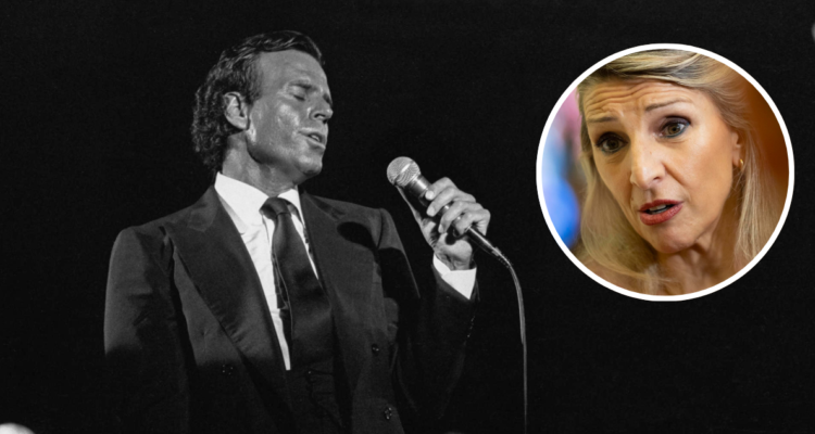 Julio Iglesias y en miniatura Yolanda Díaz