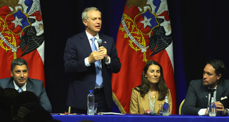 Kast afirma que responderán a advertencia del CFA y que pidió a su gabinete “armonizar” diferencias