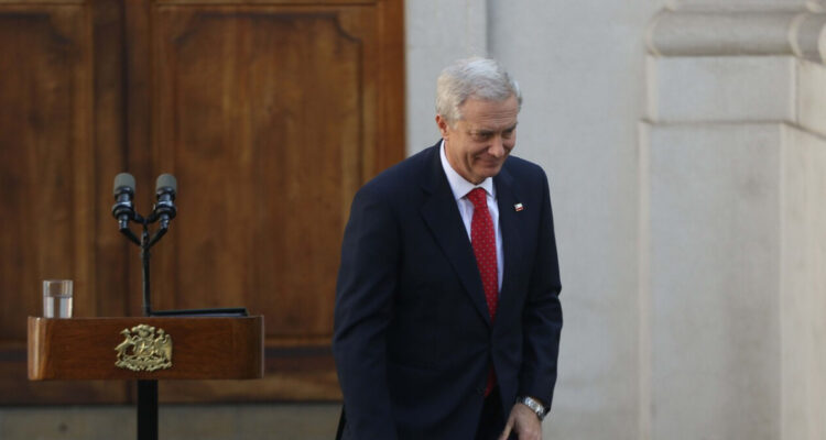 Kast desdramatiza salida de Araos y asegura que en su gobierno “va todo caminando muy bien”