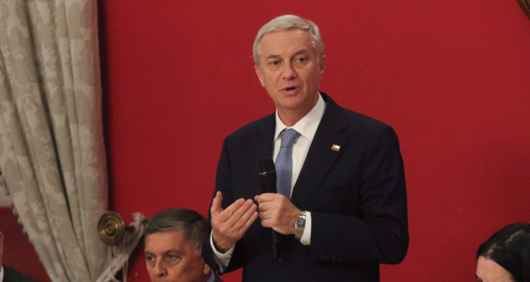 Kast dice a alcaldes opositores que “las crisis no las pueden pagar los que tienen menos”