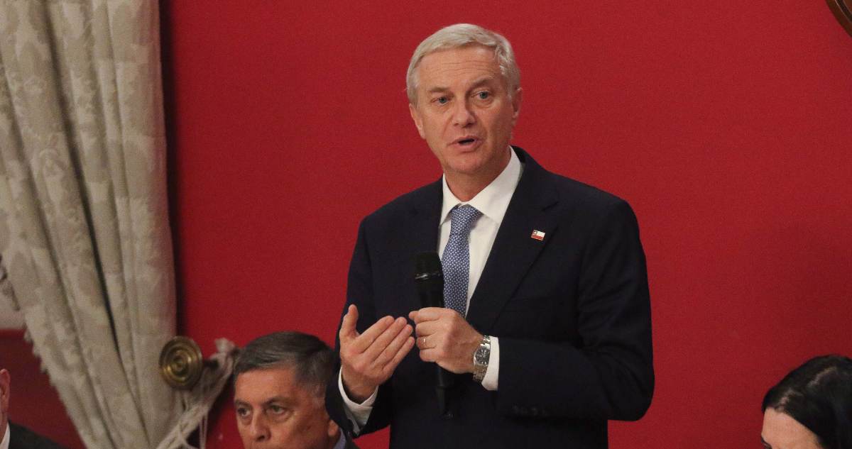 Kast dice a alcaldes opositores que “las crisis no las pueden pagar los que tienen menos”