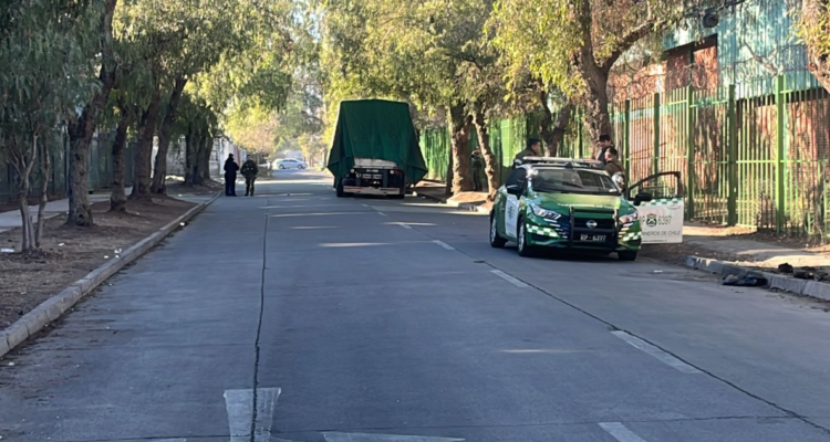 https://media.biobiochile.cl/wp-content/uploads/2026/05/la-cisterna_-detienen-a-sujeto-que-intento-atropellar-a-carabineros-durante-robo-de-un-camion-750x400.png