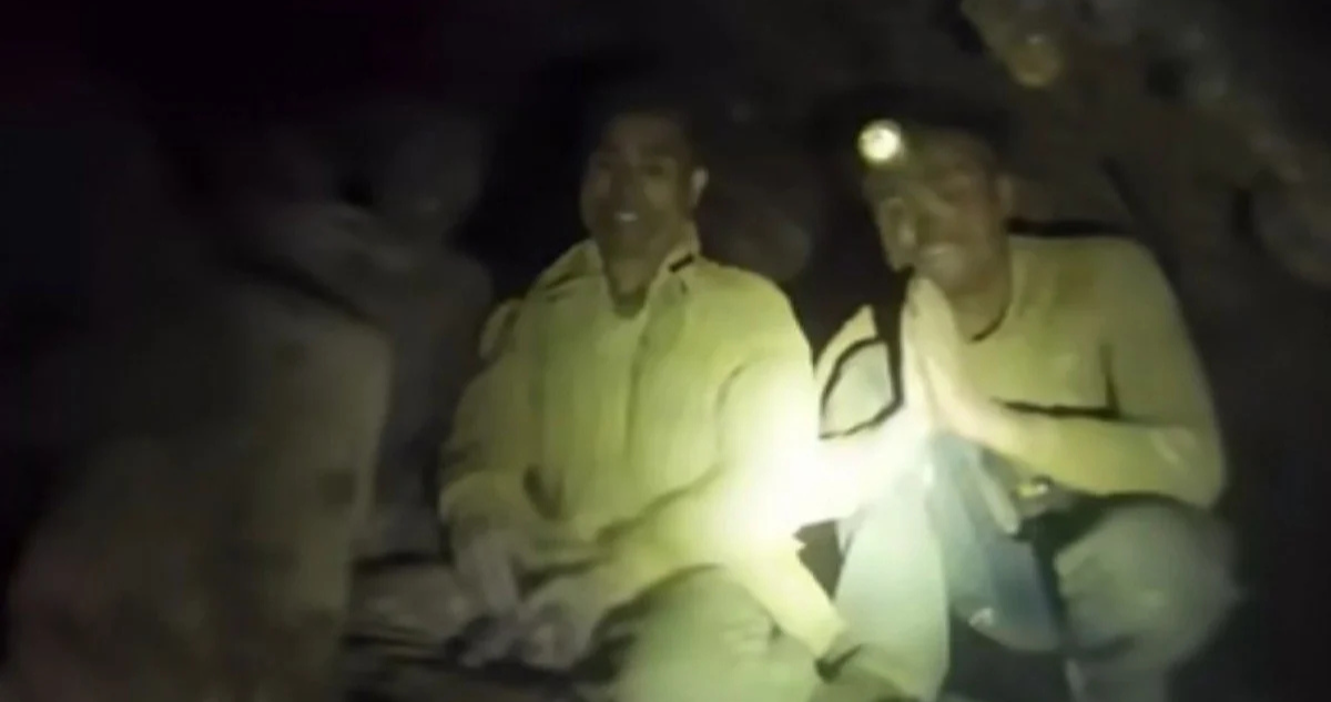 aldeanos atrapados en una cueva
