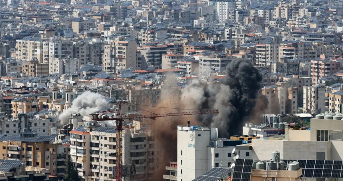 Imagen de archivo de un ataque aéreo israelí contra los suburbios del sur de Beirut, en Dahiyeh, Líbano