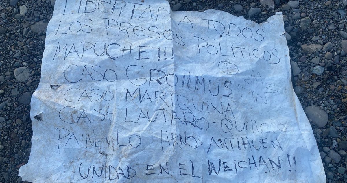 Lienzo dejado en atentado en Lautaro