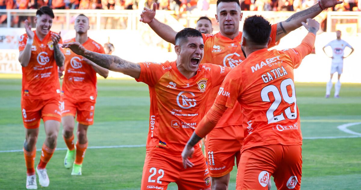 Cobreloa manda en la Liga de Ascenso.