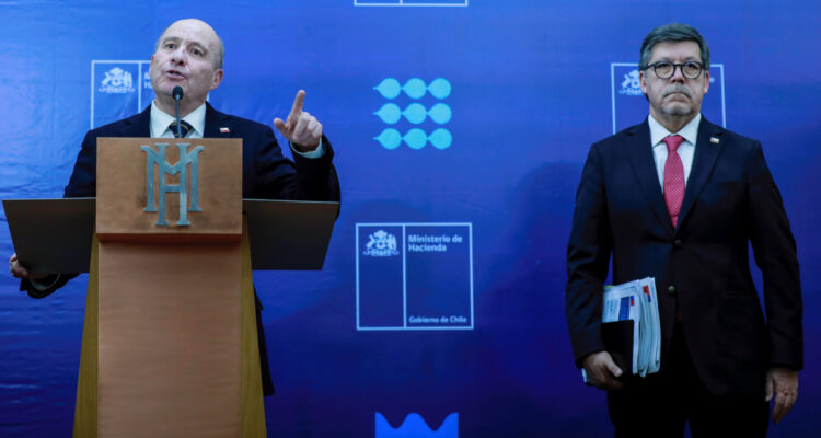 Los esfuerzos del Gobierno para "calmar las aguas" ante el debate fiscal por proyección de la deuda