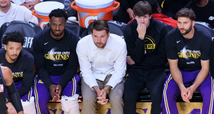Pese a entrenar con balón: Luka Doncic aún no se recupera y complica a Lakers en llave ante OKC