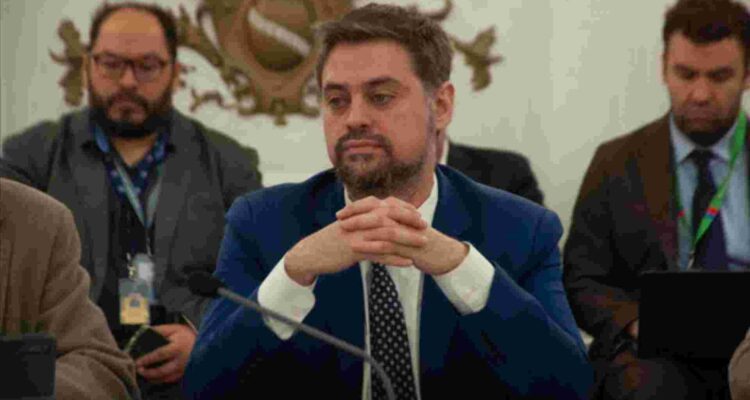 "Esta es una mala ley para Chile": Manouchehri crítica megarreforma y aborda crisis en Min. de Ciencia