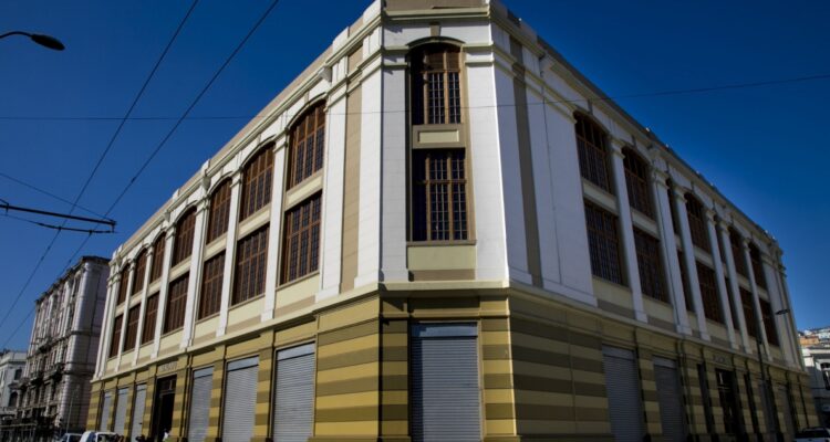 locatarios Mercado Puerto cerrados por millonarias deudas