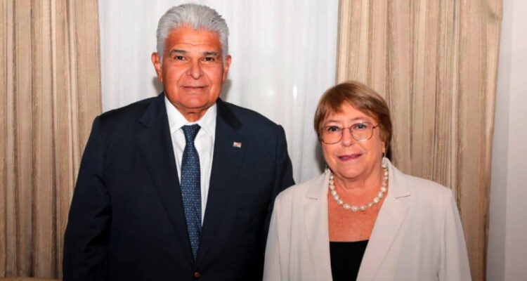 Michelle Bachelet se reúne con presidente de Panamá en busca de apoyo para su candidatura a la ONU