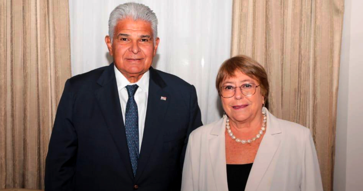 Michelle Bachelet se reúne con presidente de Panamá en busca de apoyo para su candidatura a la ONU