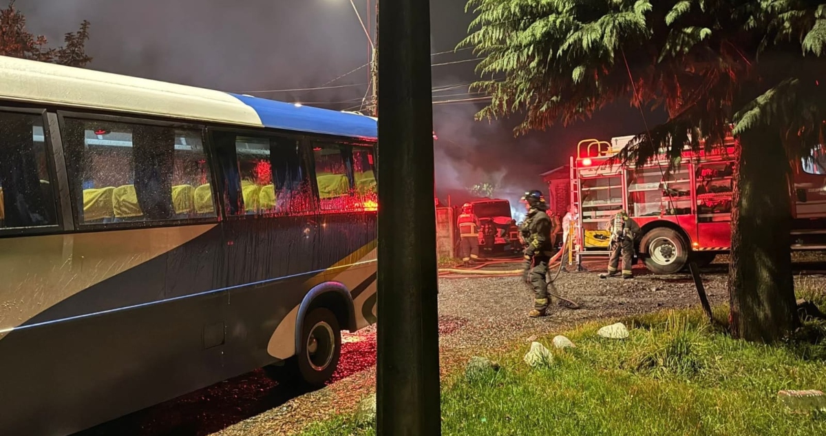 Incendio a minibuses en Villarrica