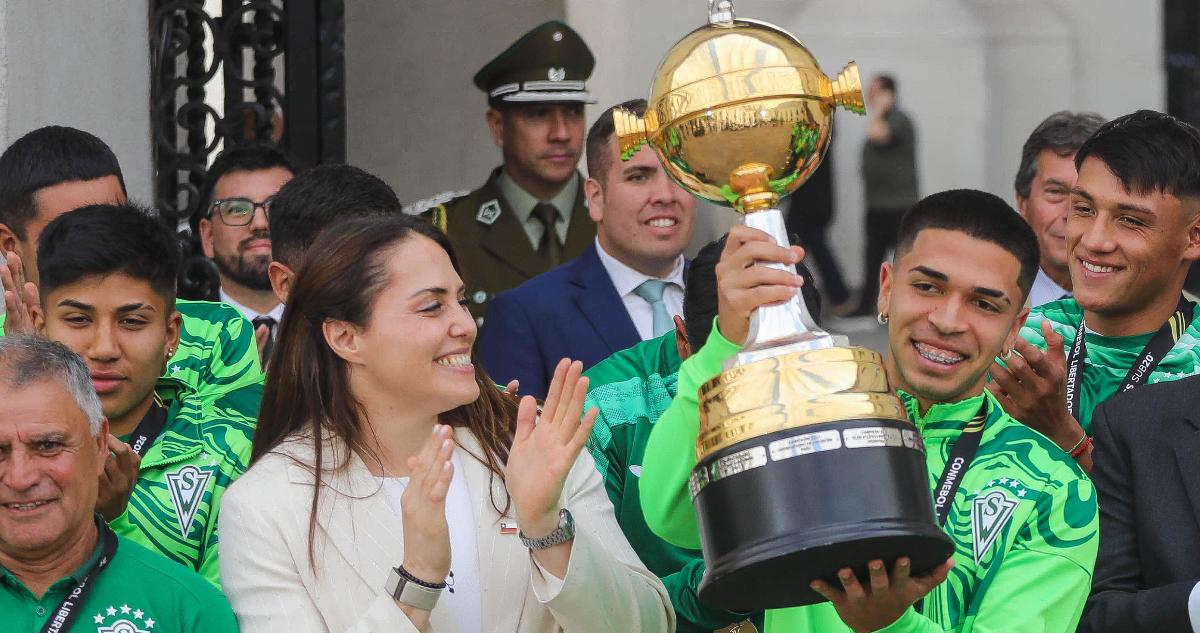 Ministra Natalia Duco y capitán de Santiago Wanderers por Intercontinental Sub 20