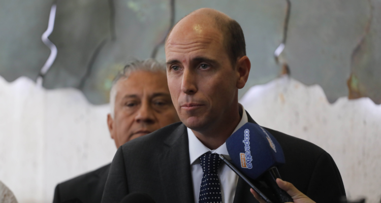 Arrau y quema de Bus RED en Santiago: "Todavía hay personas que están dispuestas a hacer de todo"