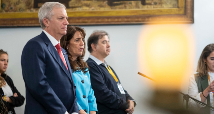 Misas matutinas en La Moneda: Contraloría valida uso religioso dentro del Palacio Presidencial