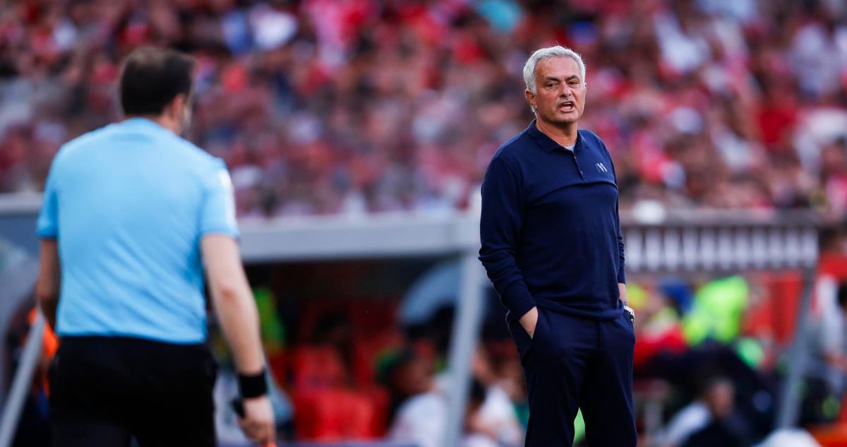 Jose Mourinho niega interés o conversaciones con el Real Madrid