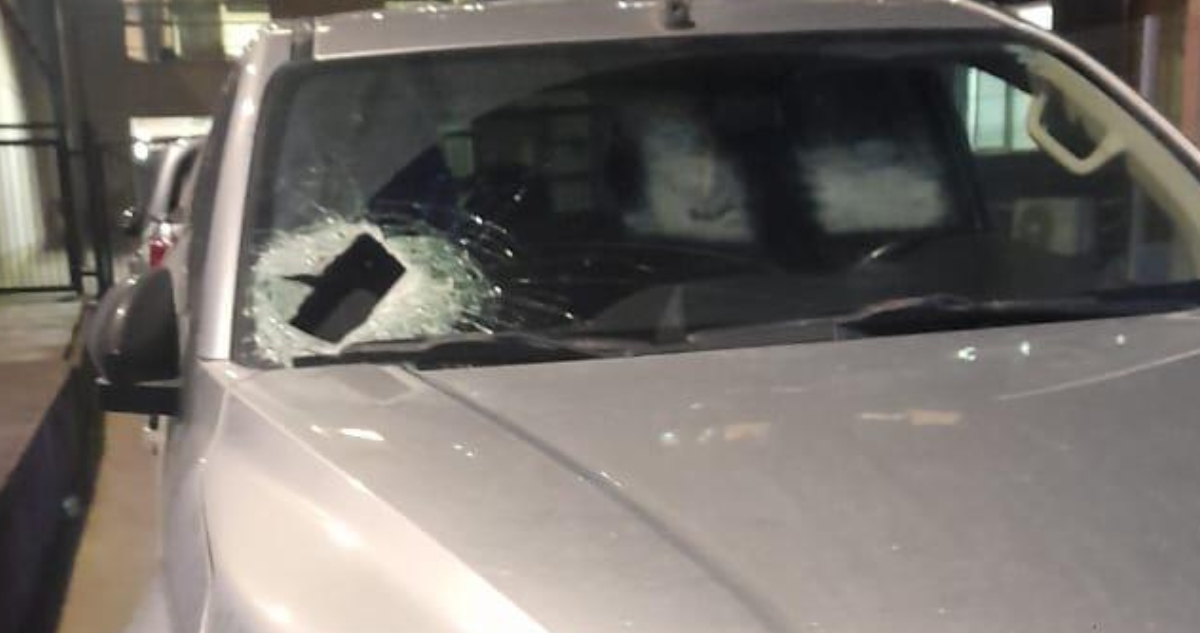 Mujer podría quedar parapléjica tras resultar herida por trozo de metal que cayó desde pasarela
