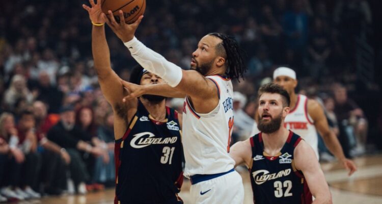 Brunson lidero triunfo épico de los Knicks ante Cavaliers en tercer juego de la final del Este de la NBA
