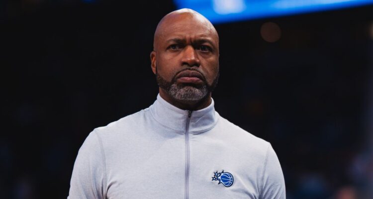 Orlando Magic echó a su entrenador tras dilapidar serie de Playoffs ante Pistons en la NBA.