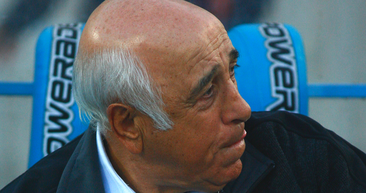 Nelson Acosta, ex DT de La Roja, es trasladado a la Clínica Alemana de Santiago