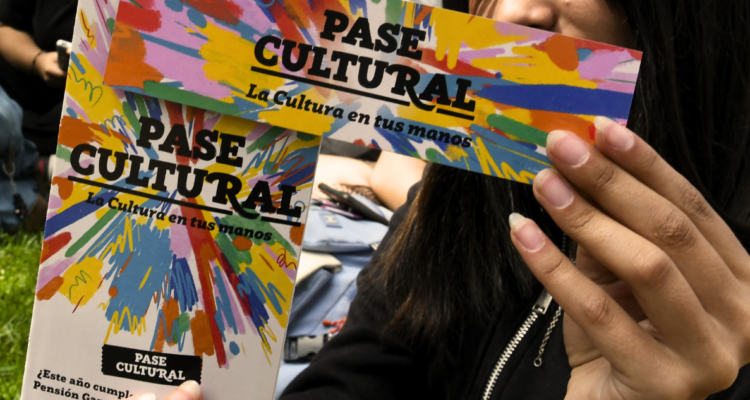 ¿Tu hijo cumple 18 o 19 este 2026? Así puede acceder a los $50 mil del Pase Cultural