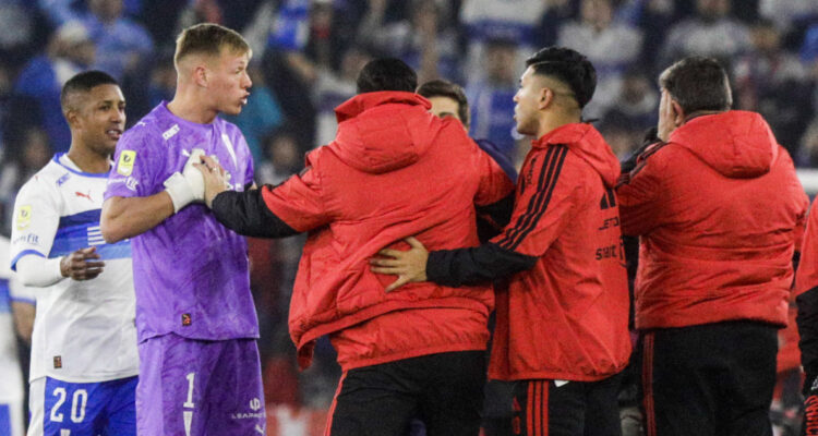 pelea Colo Colo UC Vicente Bernedo y jugadores albos