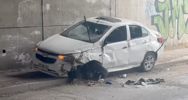 Dos detenidos tras persecución en zona occidente de la RM: le pincharon neumático a mujer para robarle