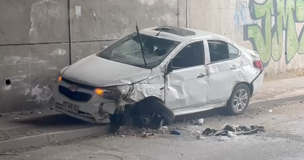 Dos detenidos tras persecución en zona occidente de la RM: le pincharon neumático a mujer para robarle