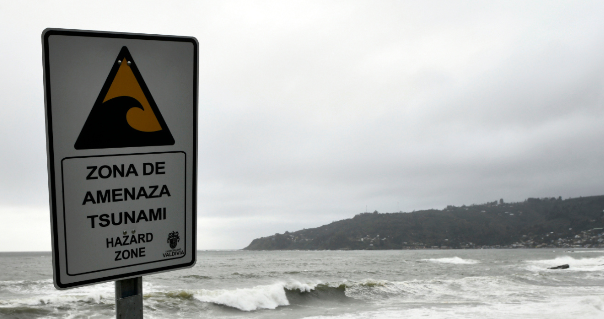 Borde costero y señalética de Zona de Amenaza de Tsunami