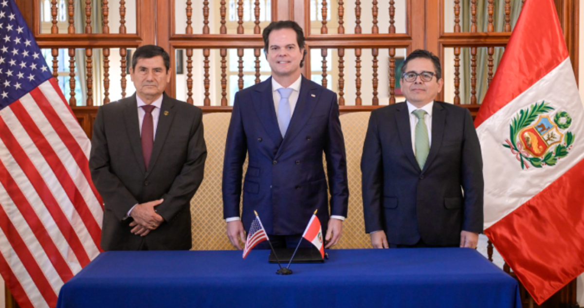 Perú firma una alianza con EEUU para que empresas estadounidenses inviertan en su territorio