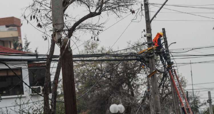 https://media.biobiochile.cl/wp-content/uploads/2026/05/plan-invierno-empresas-electricas-gobierno-750x400.jpg