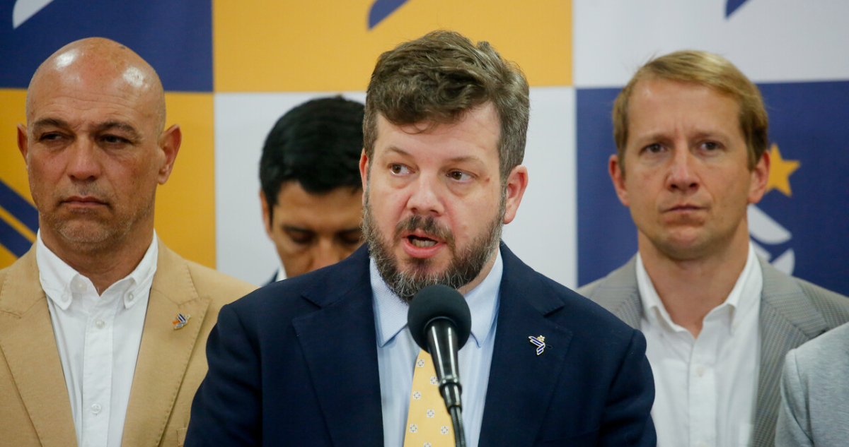 PNL busca apoyo del Gobierno para sus proyectos sobre litio, policías en colegios y AC a fiscales