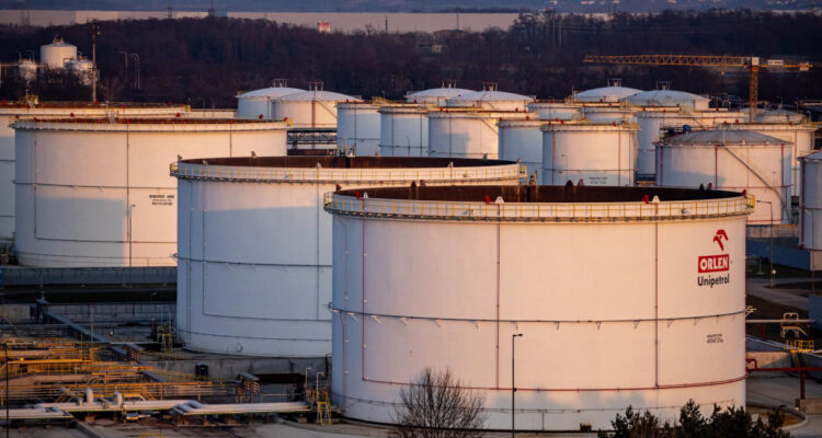 Los precios del petróleo repuntan sobre US$100 ante falta de avances para resolver la guerra en Irán
