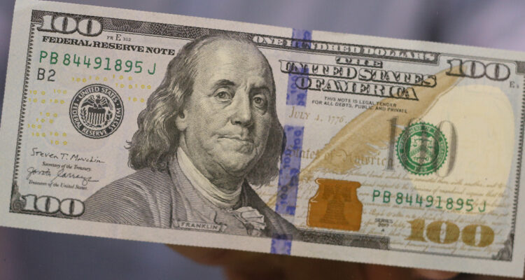 Precios históricos del cobre presionan al dólar en Chile que llega a caer alrededor de $10