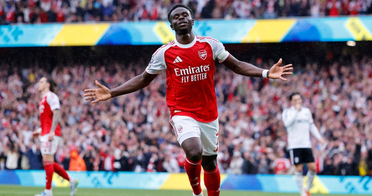 Arsenal no afloja en la cima de Premier League.