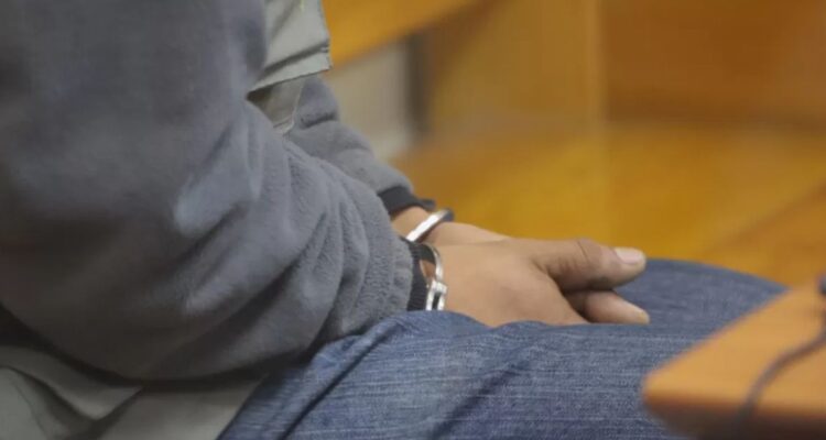 Decretan prisión preventiva para hombre que atacó con arma blanca a su pareja en Laraquete