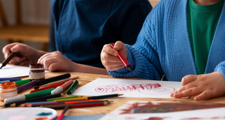 4 a 7: conoce el programa estatal que cuida a los hijos para que sus madres trabajen