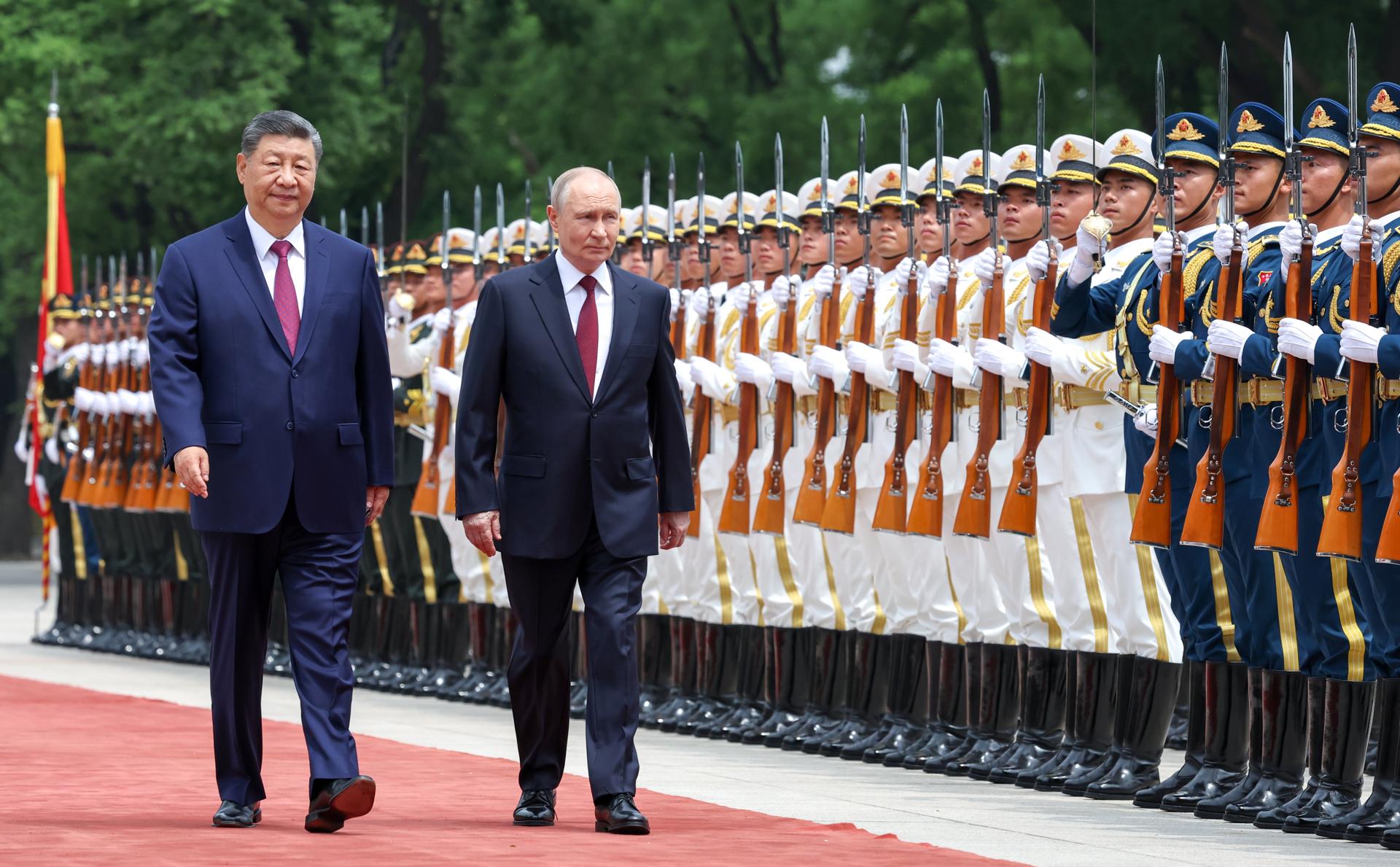 El presidente ruso Vladimir Putin y el presidente chino Xi Jinping