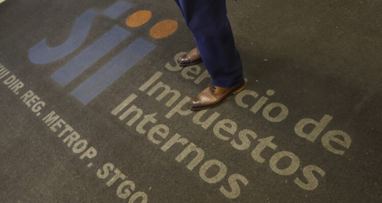 Reclutaron más de 150 personas: SII se querella contra clan familiar por fraude de casi $800 millones